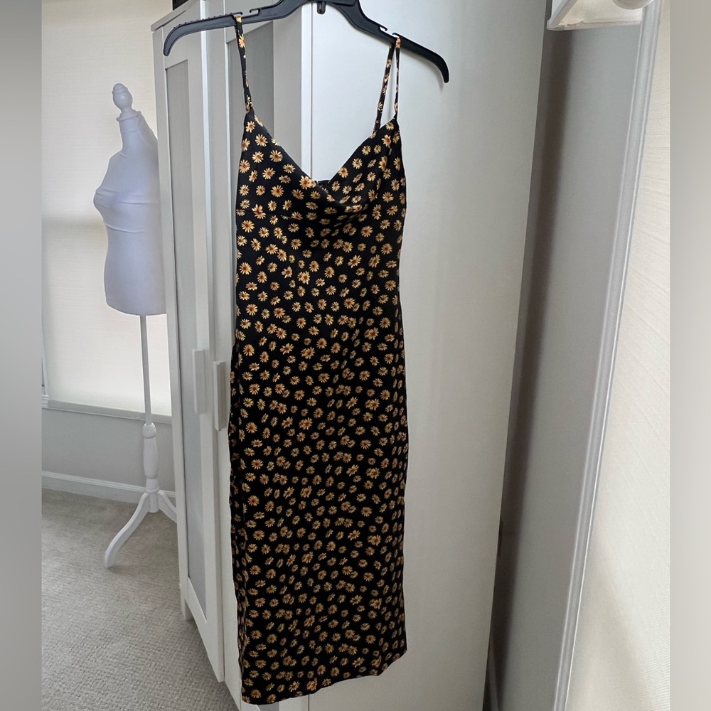 NWT WeWoreWhat Ditsy Daisy MIDI dress Size: 2